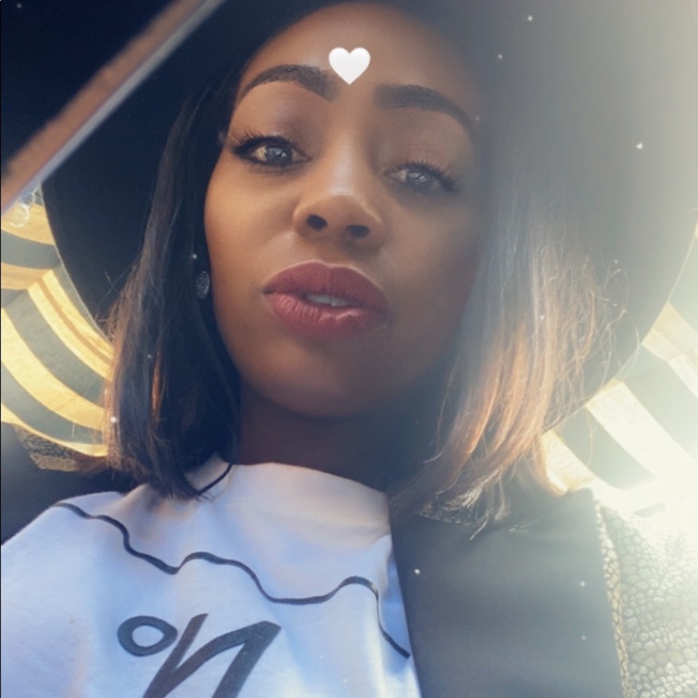 Meet your Posher, Carmeia